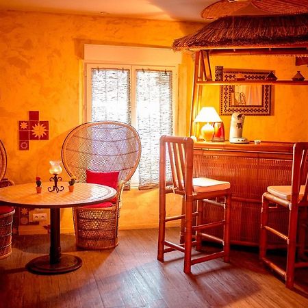 Domaine De La Croix Du Vexin Bed and Breakfast Themericourt Exteriör bild